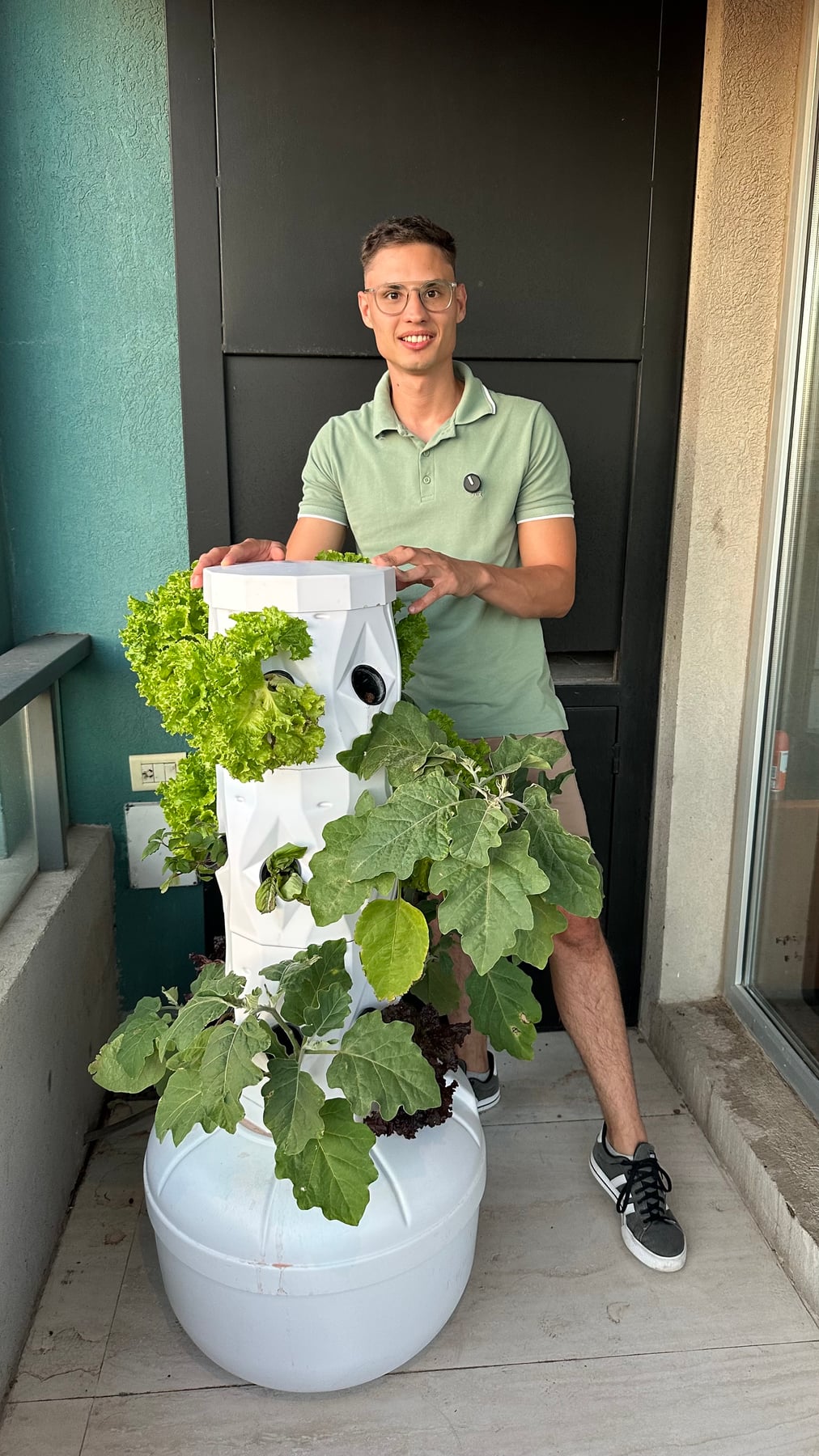 Mariano junto a una huerta Acrule